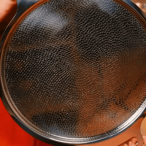 Bleffy™ | Plancha de pizza de acero titanio – acabado martillado